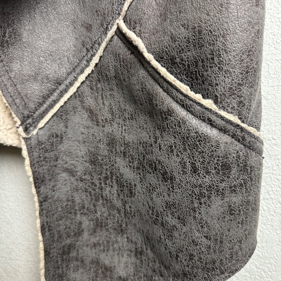 Grey Sherpa lined Vest - Picture 4 of 4